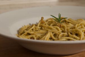 Spaghettoni Nr. 7 mit Avocado-Sprossen-Pesto