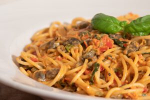 Spaghetti mit Paprika-Avocado-Pesto