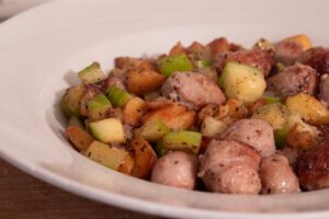 Wurst-Kartoffel-Gurke-Pfanne