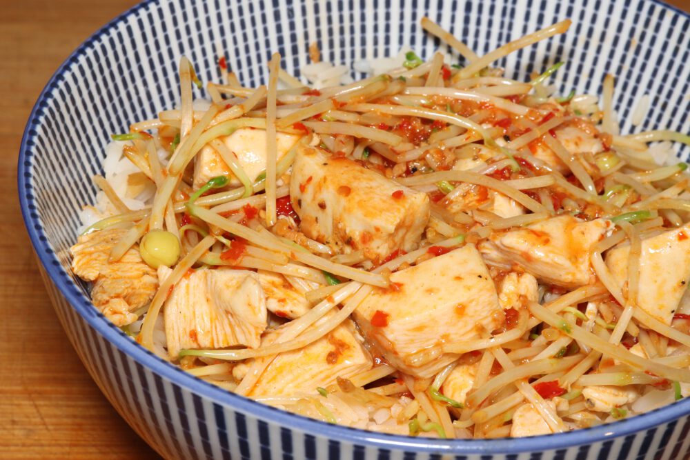 Nudelheissundhos - Nudeln, Fleisch und Sauce … und ein Stück Kuchen Nudelheissundhos - Nudeln, Fleisch und Sauce … und ein Stück Kuchen